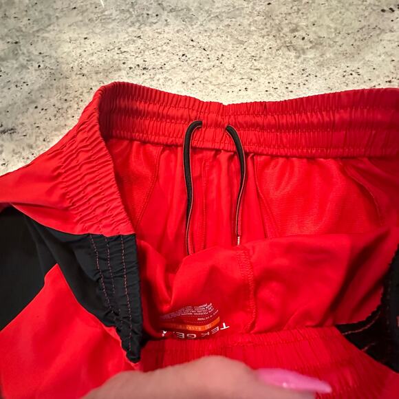 Tek Gear Mens Large Basketball Shorts Red Black Drawstring Elastic Waist - Picture 3 of 7